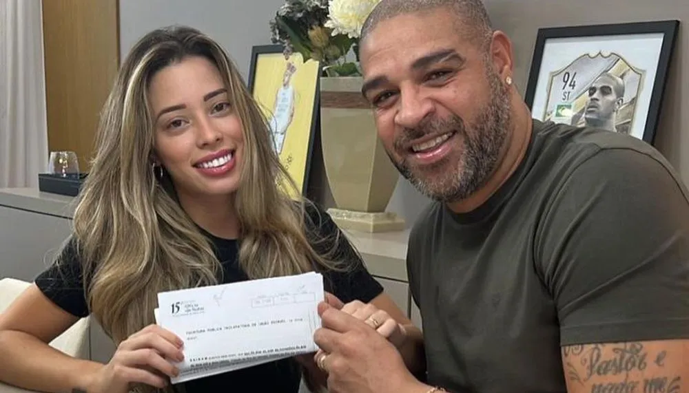 Imagem ilustrativa da imagem Adriano Imperador se casa com Micaela Mesquita