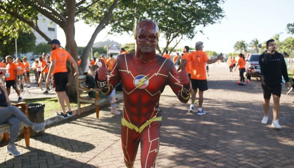 Imagem ilustrativa da imagem "The Flash” capixaba corre 8 quilômetros todo dia