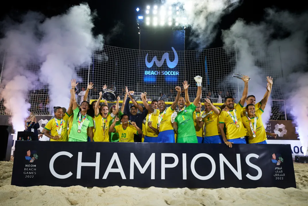 Imagem ilustrativa da imagem Com capixabas no elenco, Brasil conquista torneio de futebol de areia