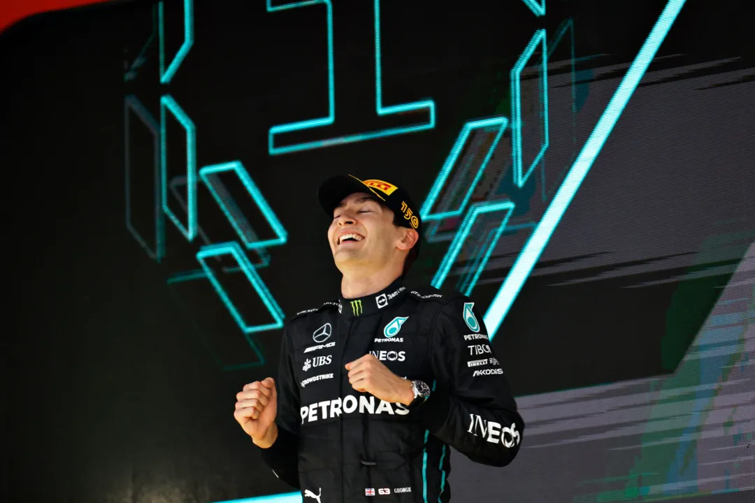 Imagem ilustrativa da imagem Russell faz dobradinha com Hamilton no GP de São Paulo e em 1ª vitória na F-1