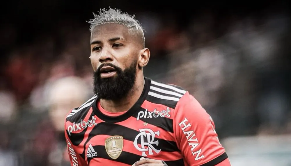 Imagem ilustrativa da imagem 'Dorival me pôs na furada', diz Rodinei após pênalti do Fla na Copa do Brasil
