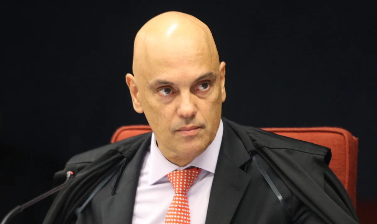 Imagem ilustrativa da imagem Moraes manda bloquear contas de 43 suspeitos de financiar atos golpistas