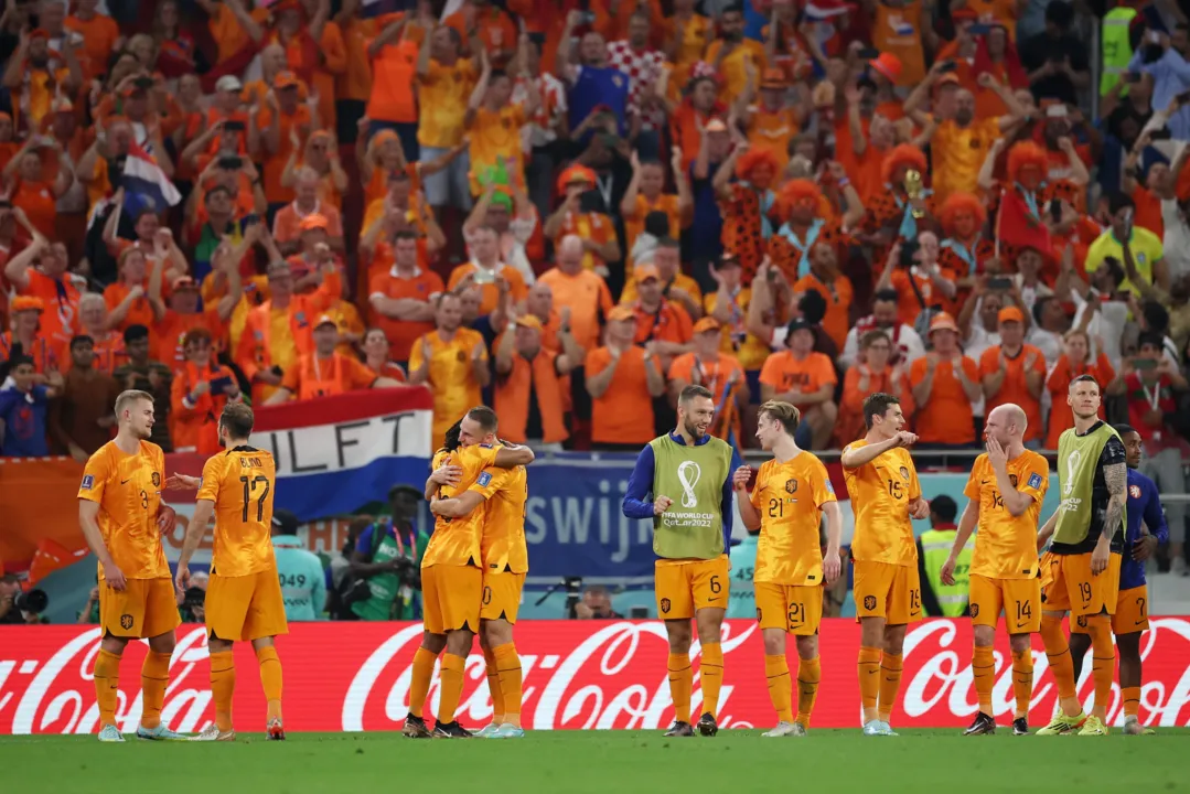 Imagem ilustrativa da imagem Holanda marca dois gols no final e vence Senegal em estreia na Copa