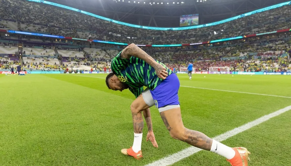 Imagem ilustrativa da imagem Médico da seleção diz que Neymar sofreu entorse no tornozelo direito