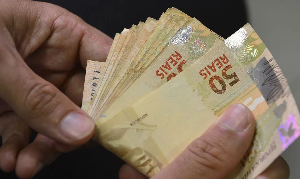 Imagem ilustrativa da imagem Servidores do Estado vão ter abono de R$ 1.500
