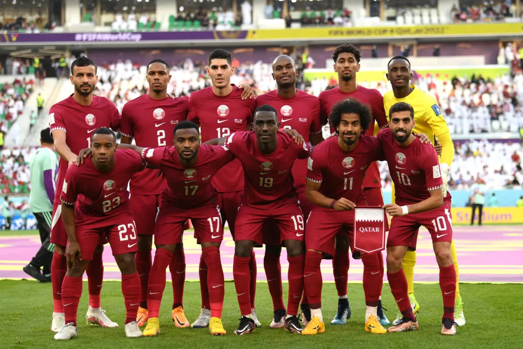 Imagem ilustrativa da imagem Catar se torna primeiro anfitrião a perder os dois primeiros jogos da Copa