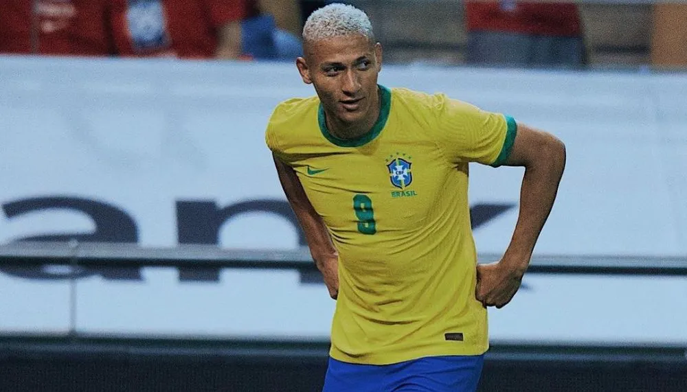 Imagem ilustrativa da imagem Entenda por que chamam o jogador Richarlison de pombo