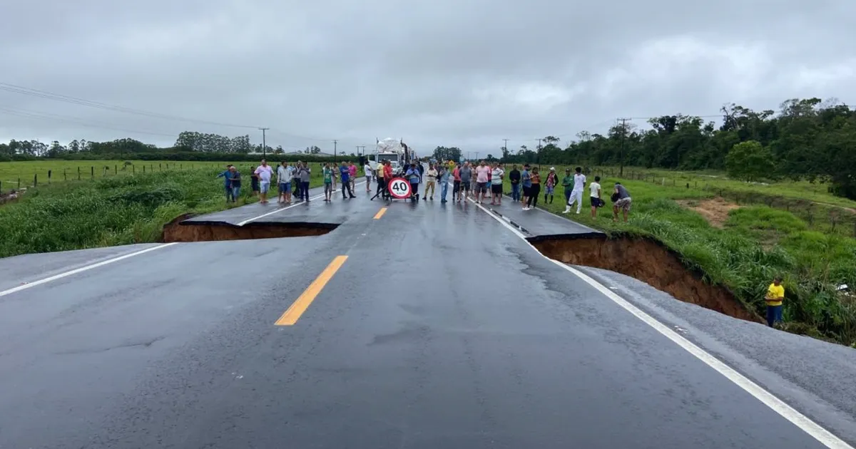 Imagem ilustrativa da imagem Interdição na BR-101: desvio aumenta viagem entre Vitória e Linhares em 60 km