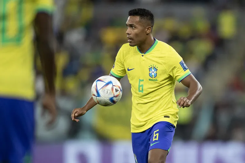 Imagem ilustrativa da imagem Alex Sandro tem lesão muscular e está fora do próximo jogo do Brasil na Copa
