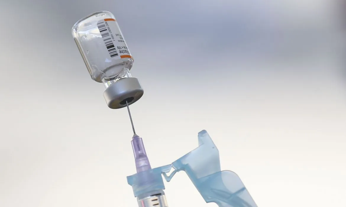 Imagem ilustrativa da imagem Anvisa autoriza inclusão de dose de reforço na bula da Pfizer para crianças