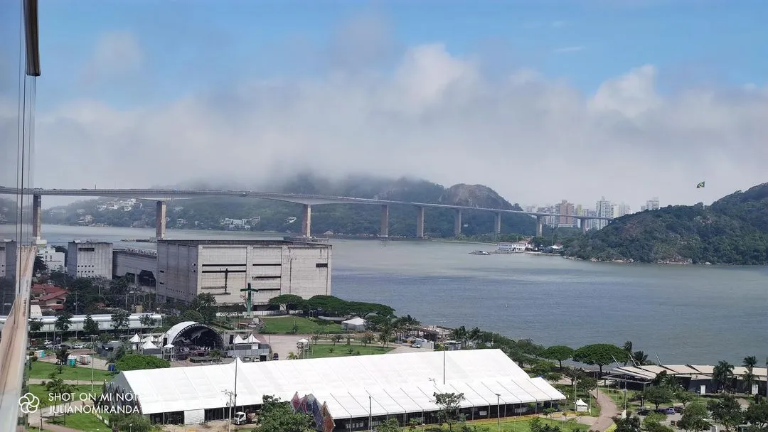 Imagem ilustrativa da imagem Neblina no céu de Vitória e Vila Velha chama atenção de capixabas