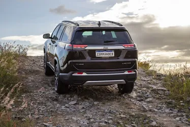 
          Imagem ilustrativa da imagem Conheça o SUV de 7 lugares com motor diesel e tração 4x4 mais em conta do País
          