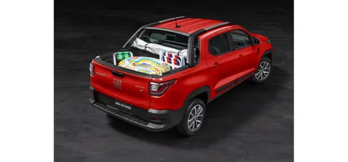 
          Imagem ilustrativa da imagem Strada automática dá férias ao pé esquerdo
          