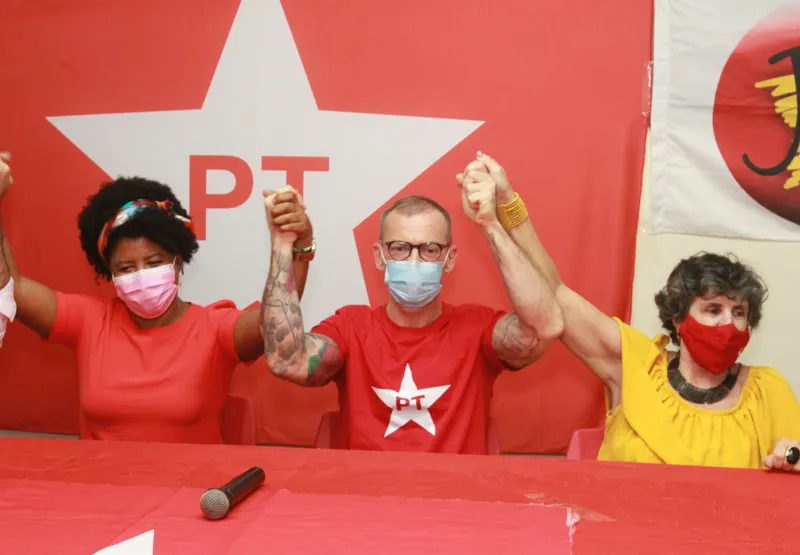 Contarato chegou a ter sua pré-candidatura anunciada, ao lado de petistas como Helder Salomão, Iriny Lopes, Jaqueline Rocha e José Nunes