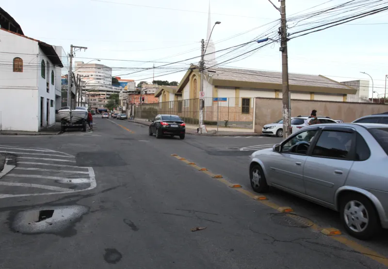 No cruzamento das ruas Álvaro Sarlo e João Bastos, na Ilha de Santa Maria, em Vitória,  há colisões frequentes