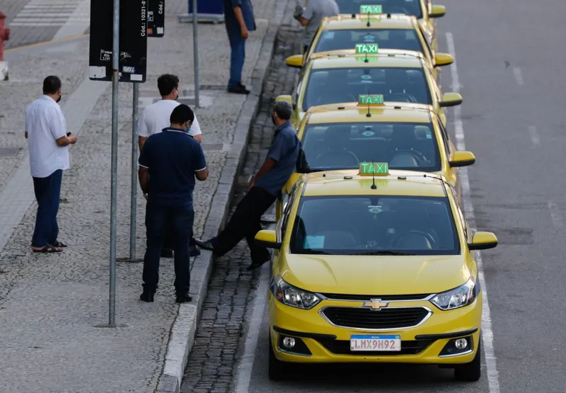 Circulação de táxis na região central do Rio