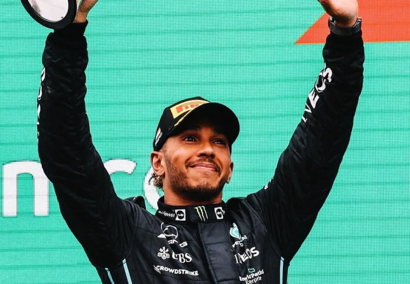 Lewis Hamilton chegou ao quinto pódio seguido