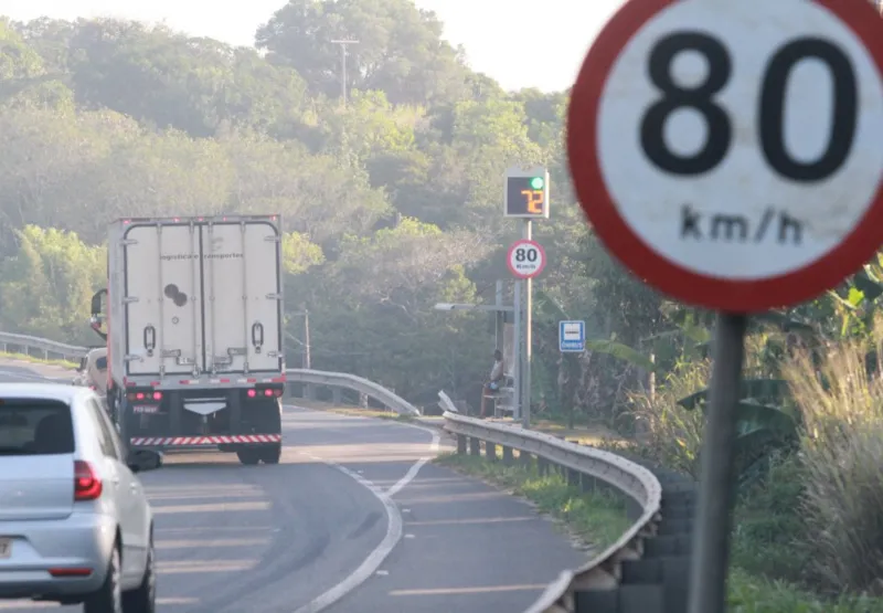 Radares da Rodosol que ficam na região da Ponta da Fruta: excesso de velocidade é a infração grave mais cometida