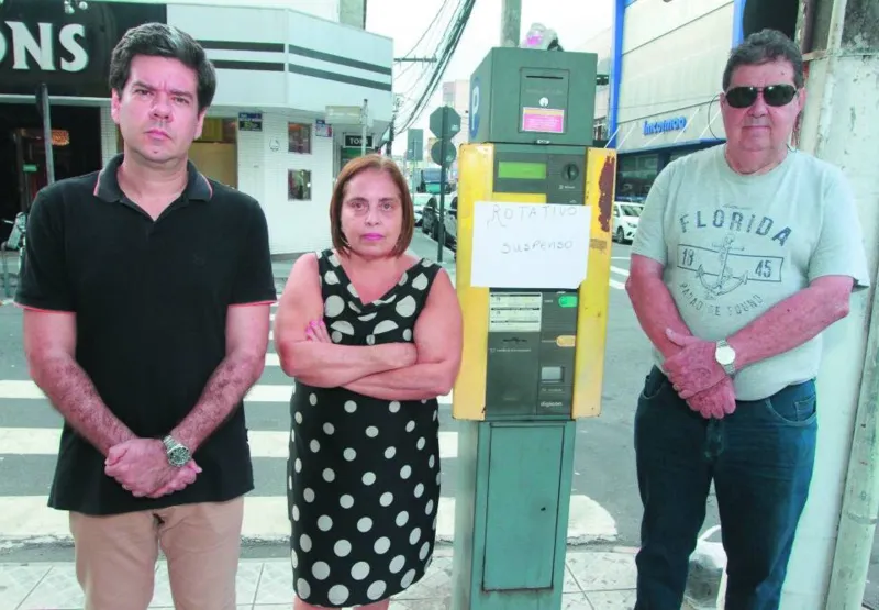 Os lojistas Vinícius Loureiro,   Amel Aboul e  Antônio Rocha defendem a volta dos parquímetros
