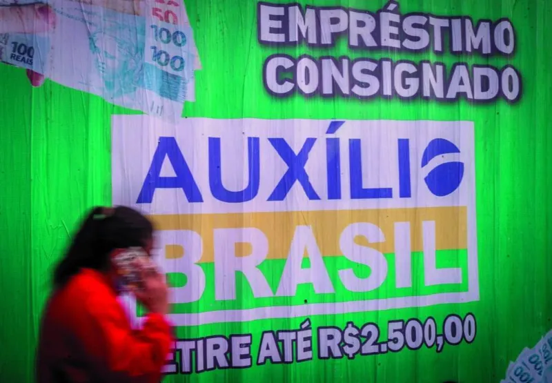 Anúncio de financeira oferece empréstimos consignados para os  beneficiários do programa Auxílio Brasil