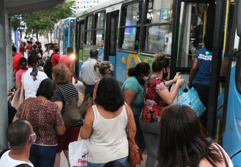 Cidades


49 denúncias por dia contrasuperlotação no Transcol

Na foto
movimentação no ponto de ônibus na Reta da Penha

Foto: Leone Iglesias

Nova integração do Transcol e ônibus de Vitória em março