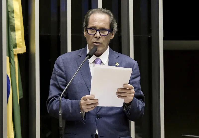 Natural de São Paulo, Luiz Pastore, do MDB, é um dos três representantes do Estado no Senado atualmente