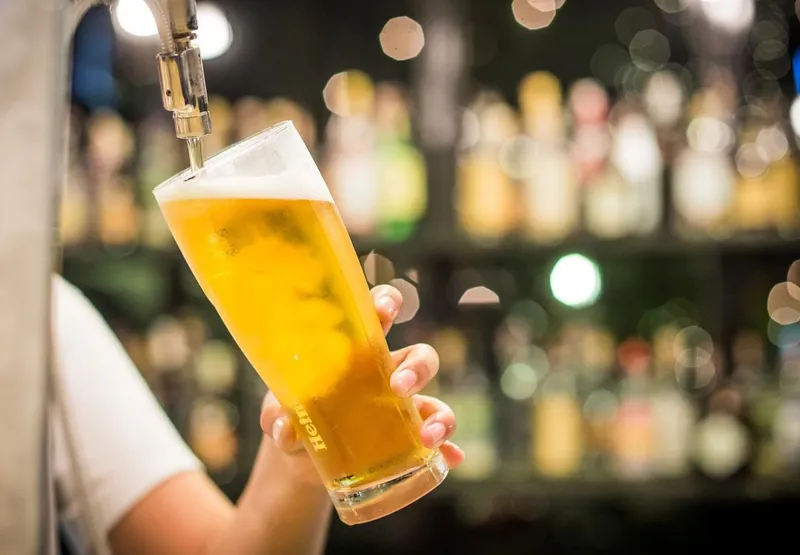 Bar: Cerveja holandesa Heineken