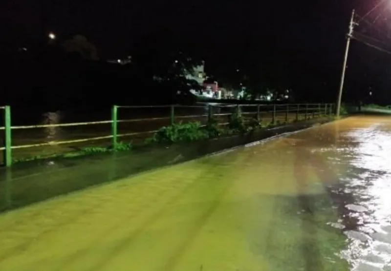 Nível do rio em Fundão está próximo da cota de inundação