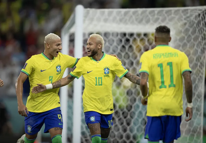Neymar marcou de pênalti