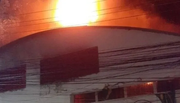 Imagem ilustrativa da imagem Incêndio atinge ateliê de fantasias de escola de samba do Rio