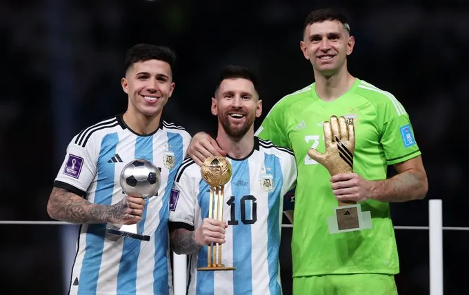 Imagem ilustrativa da imagem Com Messi eleito craque, Argentina domina prêmios da Copa do Catar