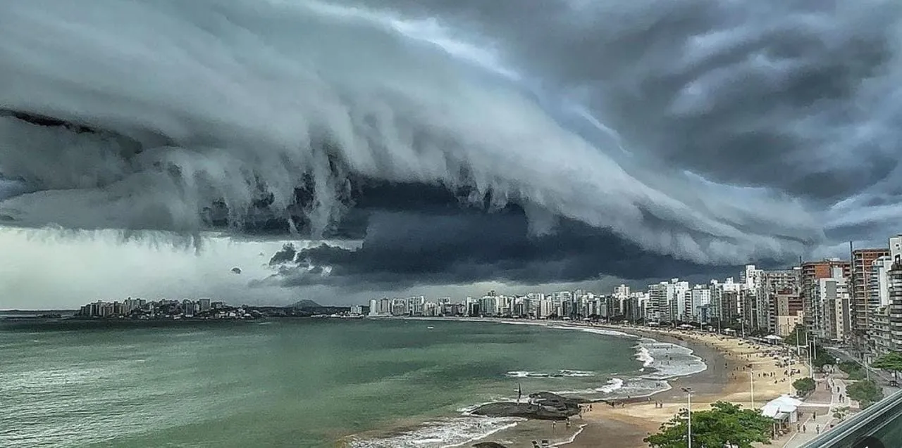 Imagem ilustrativa da imagem Verão começa com tempestade em Guarapari