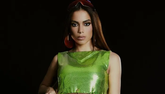 Imagem ilustrativa da imagem Fã convida Anitta para jantar durante show