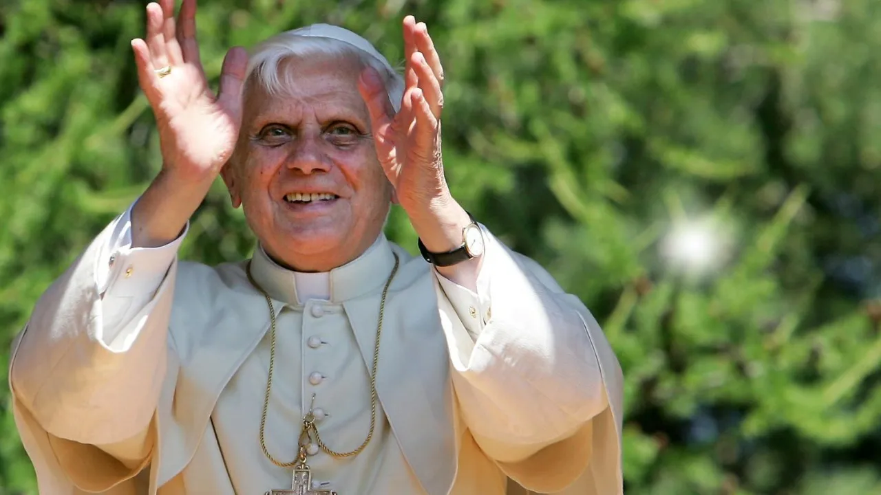 Imagem ilustrativa da imagem Capela da Basílica de São Pedro é aberta para último adeus a Bento XVI