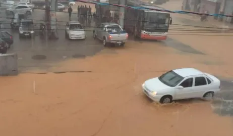 Imagem ilustrativa da imagem Chuva forte volta a provocar estragos em cidades do ES