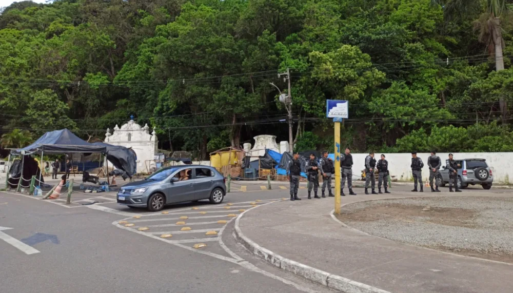 Imagem ilustrativa da imagem Acampamento de apoiadores de Bolsonaro é desativado na Prainha