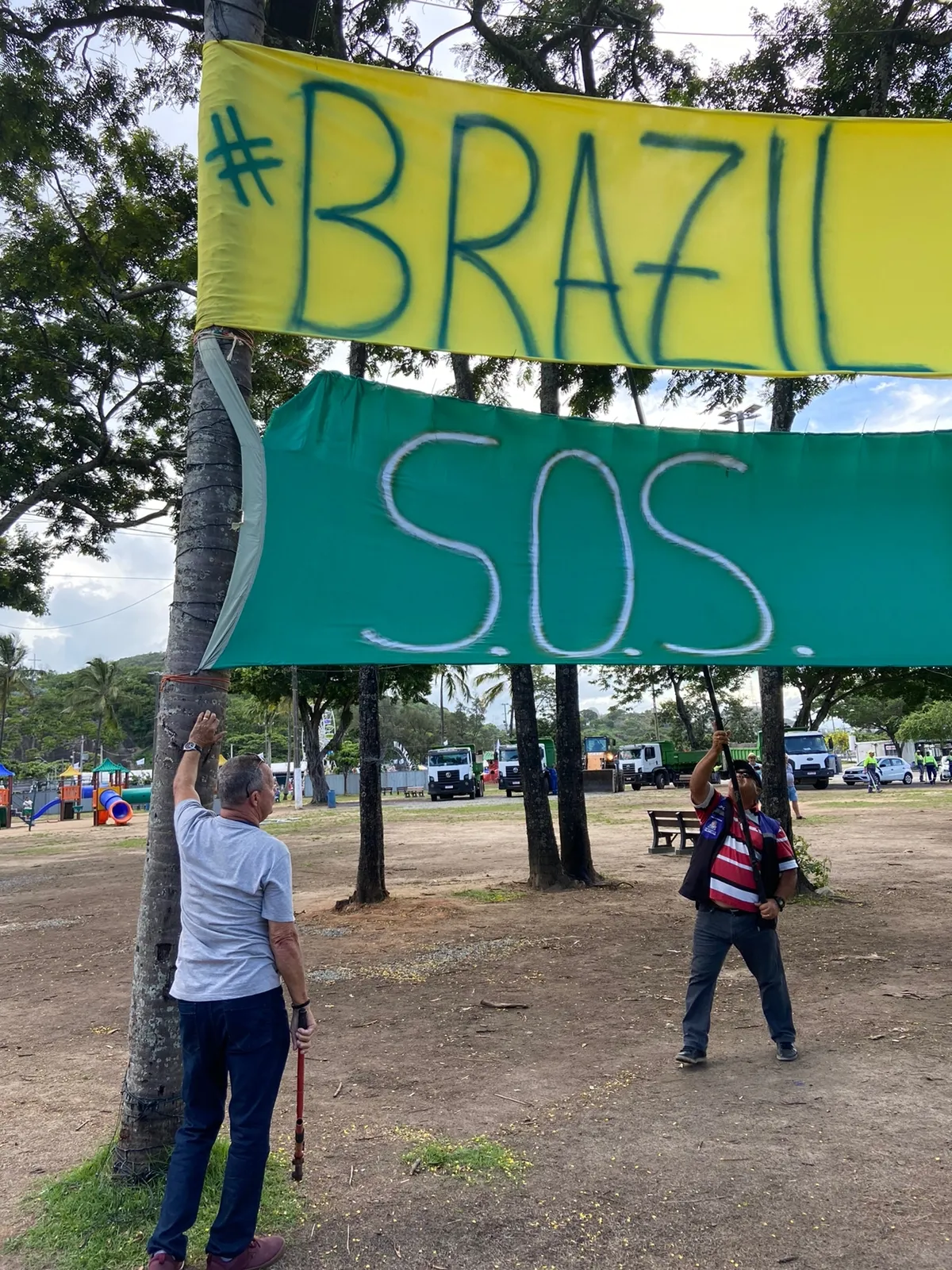 Imagem ilustrativa da imagem Acampamento de apoiadores de Bolsonaro é desativado na Prainha