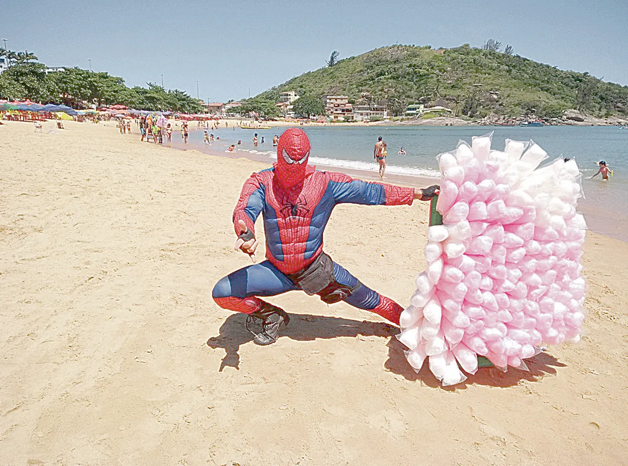 Imagem ilustrativa da imagem Super-heróis do verão nas praias do ES