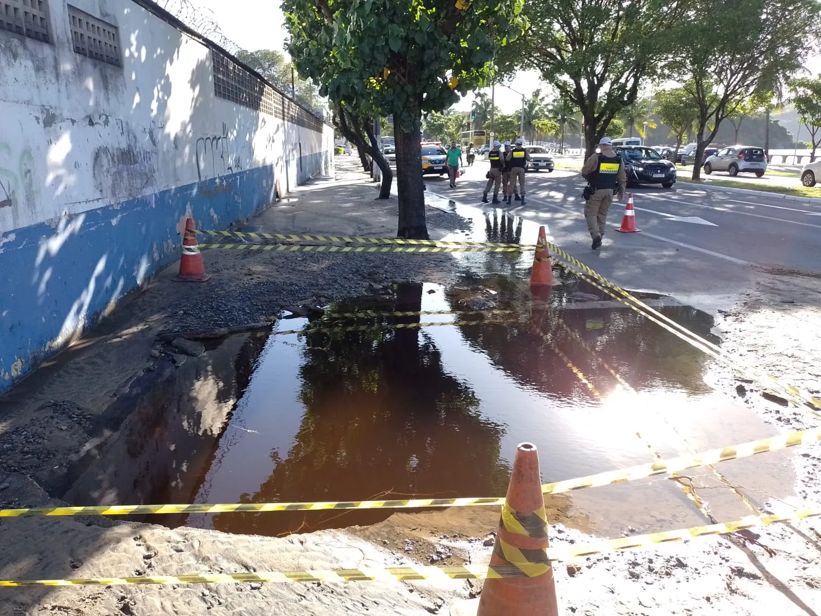 Imagem ilustrativa da imagem Alagamento de trecho da avenida Beira Mar chama a atenção em Vitória