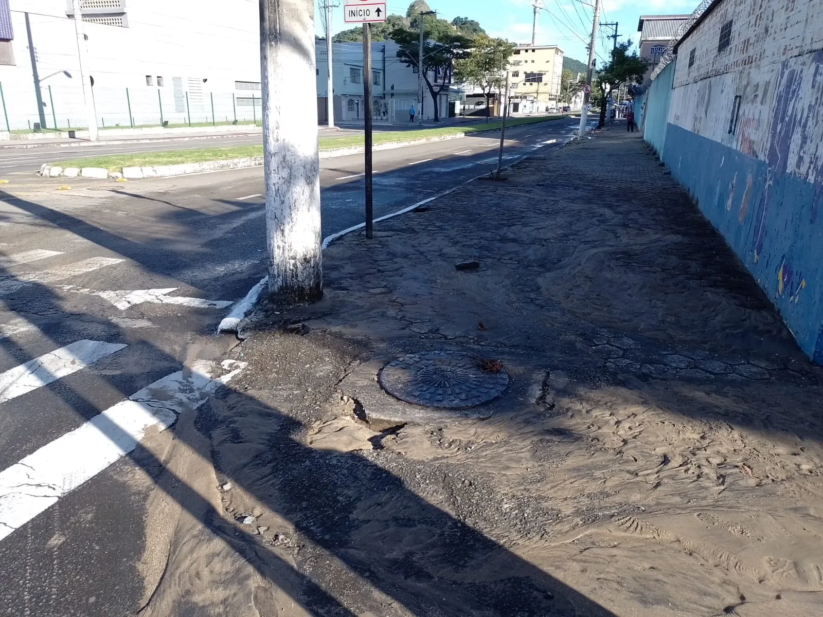 Imagem ilustrativa da imagem Alagamento de trecho da avenida Beira Mar chama a atenção em Vitória