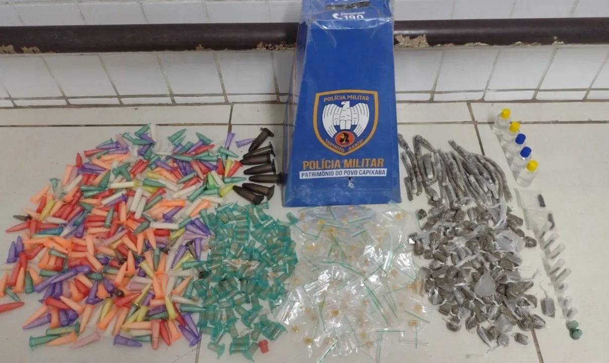 Imagem ilustrativa da imagem Polícia apreende mais de 300 pinos de cocaína em operações na Serra