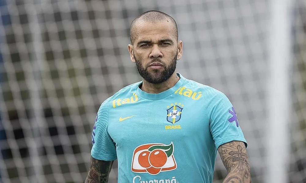 Imagem ilustrativa da imagem Daniel Alves é detido na Espanha sob acusação de agressão sexual