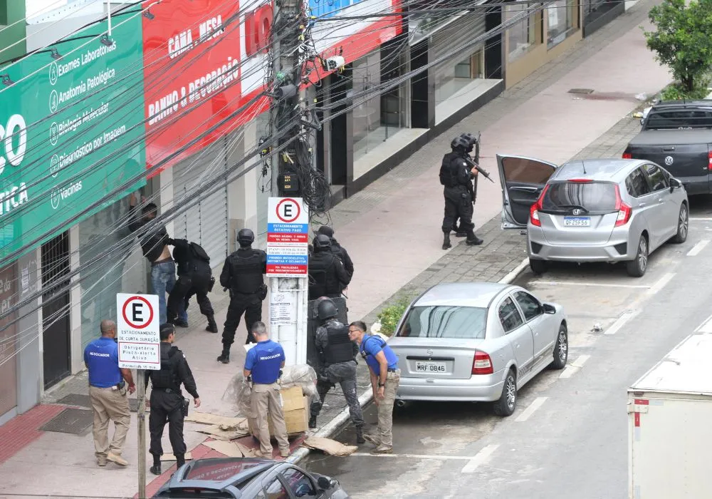 Imagem ilustrativa da imagem "Ele ficou tentando acalmar o assaltante", diz irmão de homem feito refém