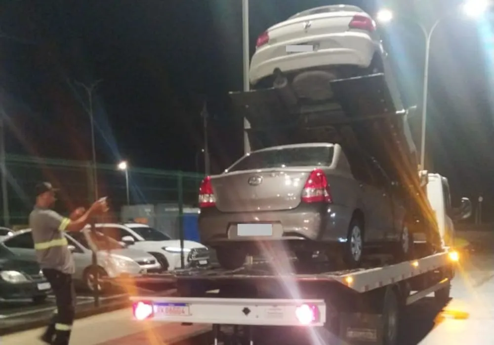 Imagem ilustrativa da imagem Polícia apreende carros de transporte clandestino no Aeroporto de Vitória