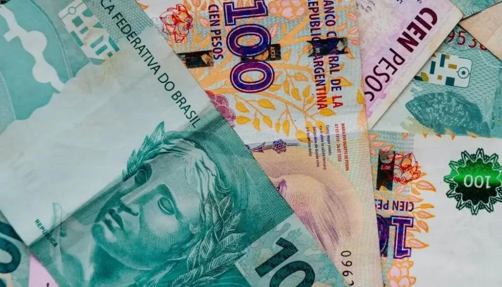 Imagem ilustrativa da imagem Nova moeda que Brasil e Argentina planejam criar não acaba com o real