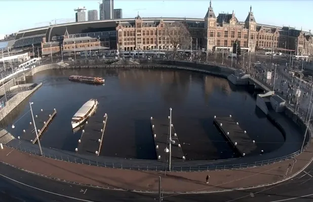 Imagem ilustrativa da imagem VÍDEO | Amsterdã inaugura estacionamento subaquático para 7 mil bicicletas