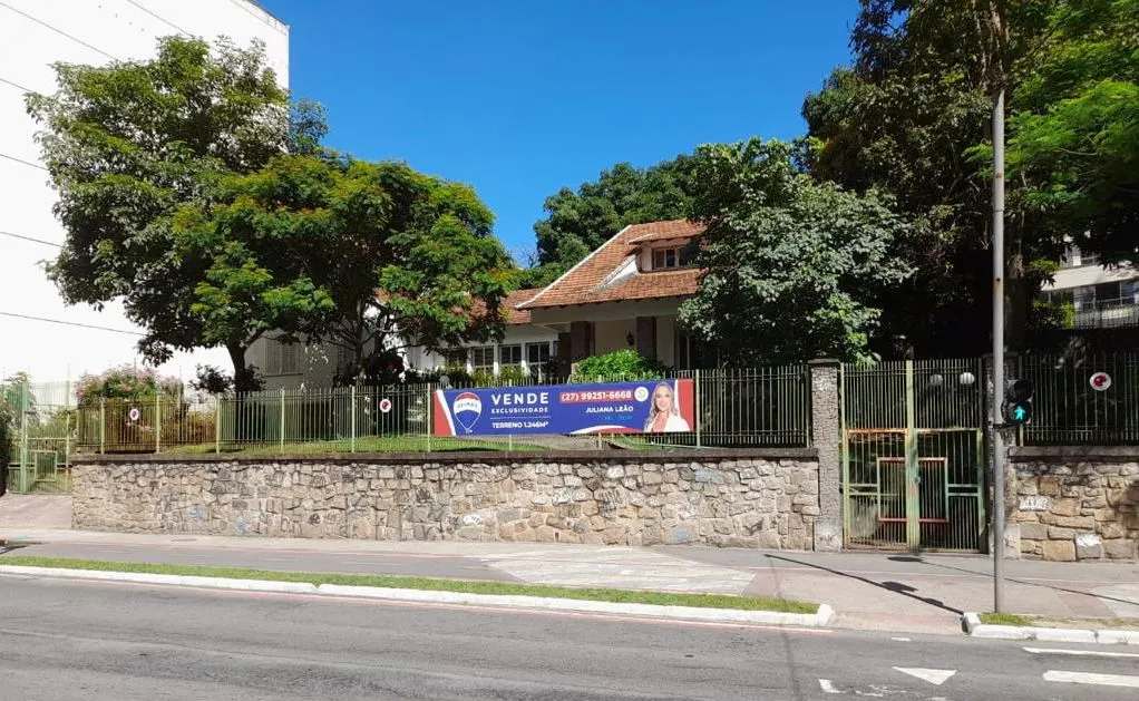 Imagem ilustrativa da imagem Casa histórica na Praia do Canto à venda por R$ 7,5 milhões