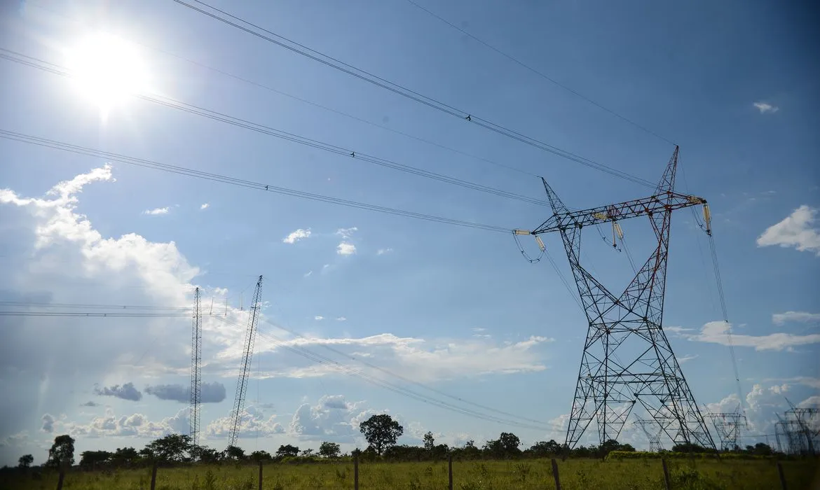 Imagem ilustrativa da imagem Aneel mantém bandeira tarifária verde em conta de luz para fevereiro