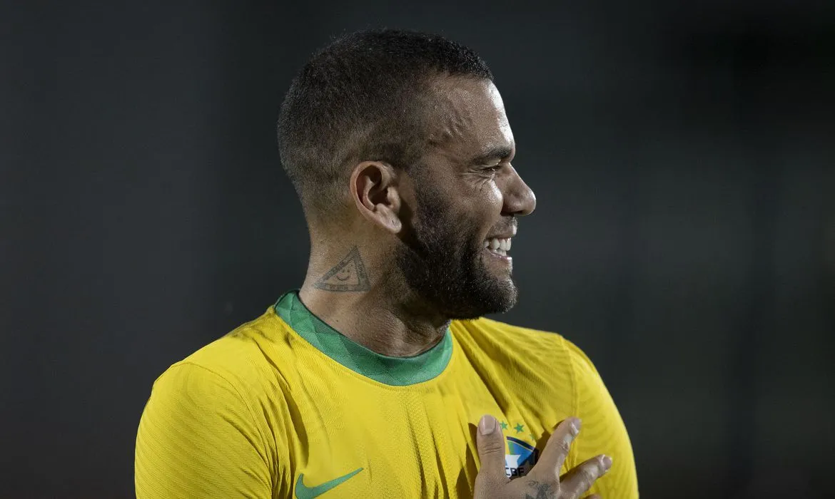 Imagem ilustrativa da imagem Juíza diz ver 'indícios suficientes' de que Daniel Alves cometeu estupro