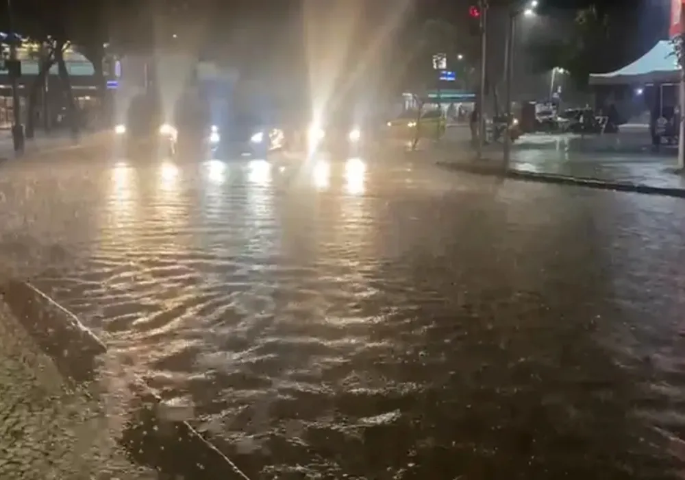 Imagem ilustrativa da imagem Chuva forte coloca cidade do RJ em estágio de atenção